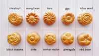 Traditional Asian Chinese Pastries Mooncakes Gift box, Chinese New Year, Mid-Autumn Day, Mooncake Festival.  亚洲中国传统酥皮糕点月饼点心蛋黄酥 中秋节春节 礼盒伴手礼