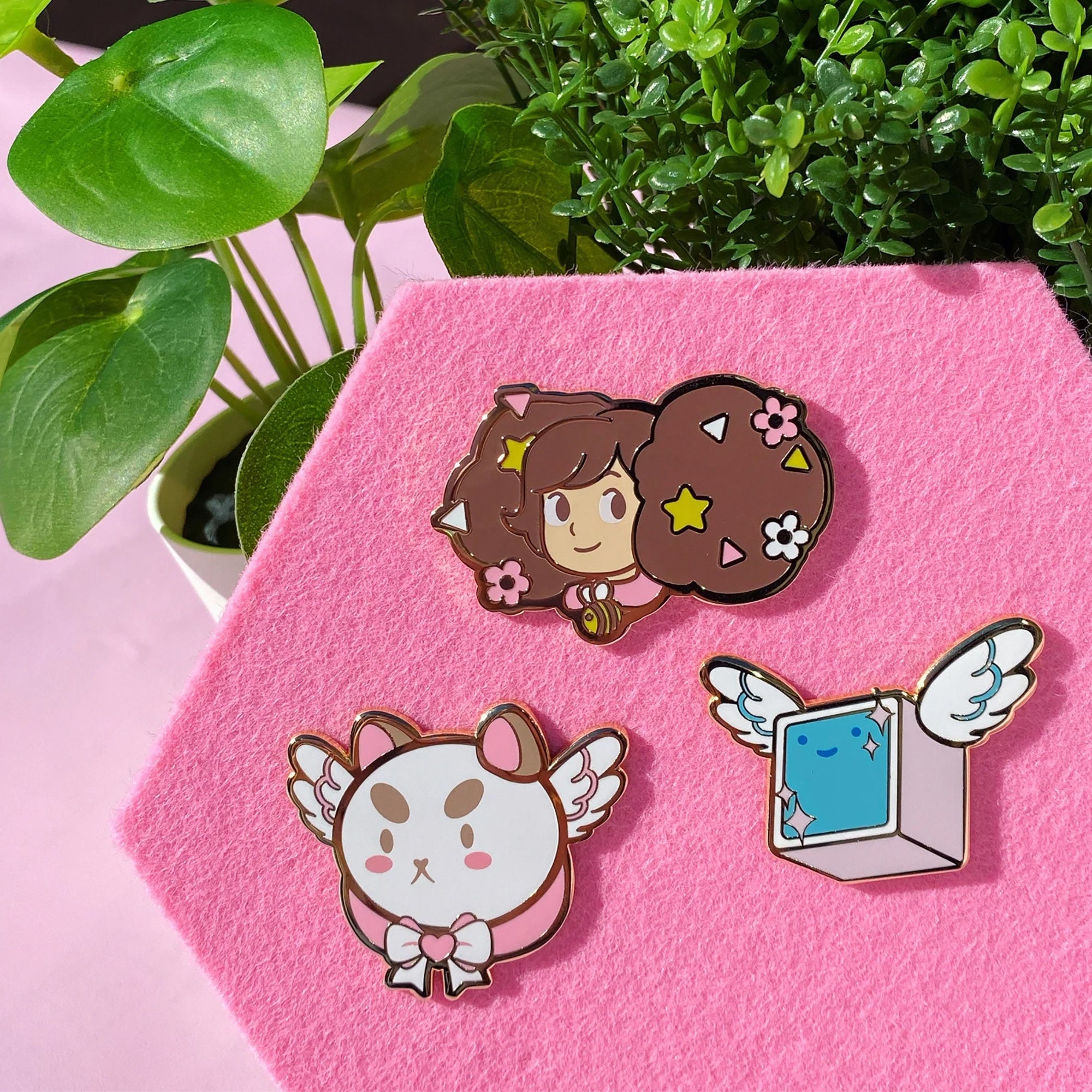 Cute TEMPBOT from Bee and Puppycat Hard Enamel Gold cast Lapel Pin Locking Clutch with FREE STICKER Kawaii Cartoon Fanart by Dokino